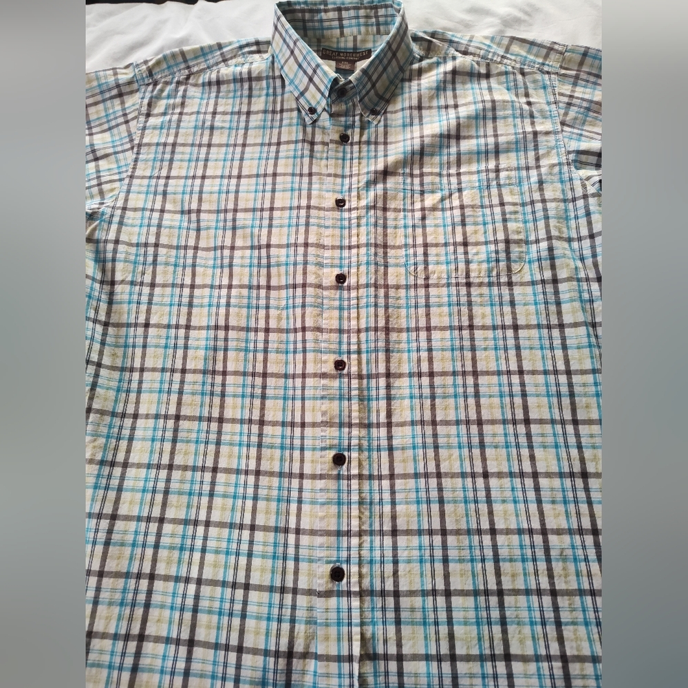 GREAT NORTHWEST Men's Button Up Shirt. Size XXL. Short Sleeves.